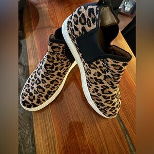 Steven New York tennis style bootie in animal print size 8M